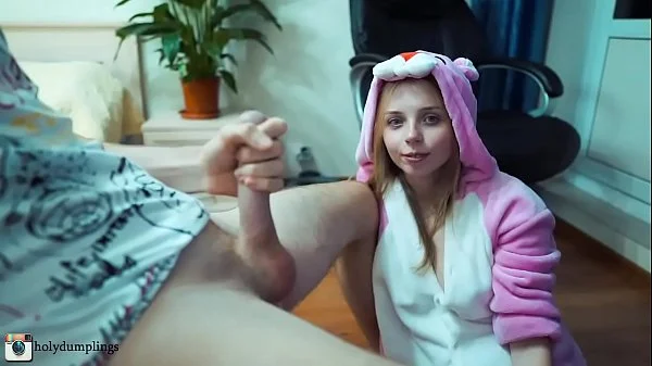 She Knows How To Suck Properly!