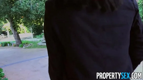 PropertySex Attractive agent seduces client to sell house