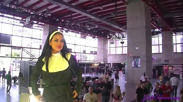 Trío de Kesha y Sheila Ortega en público en Madrid