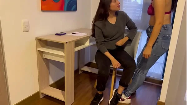 Quiero follarme a la niñera, me tiene caliente el coño!!