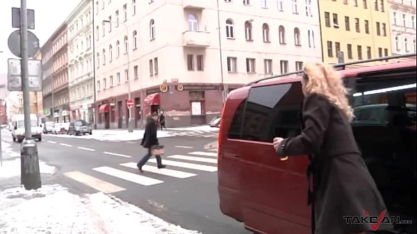 Laura and Uma fucking amateur guy in the car