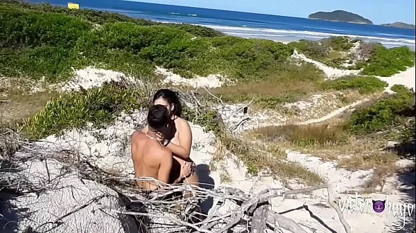 Turista Pede Informação e Ganha Foda Gostosa Na Praia