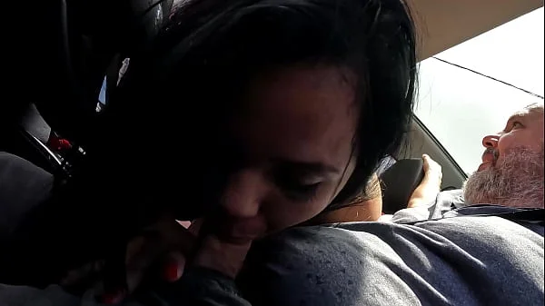 Beatriz Lemos durante a carona vai de boca e engole a porra