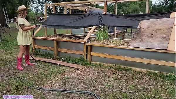 Slutty Garden MILF fucks the Landscaper and SQUIRTS everywhere