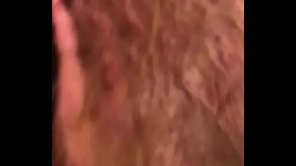 Oma harige kut onder jurk