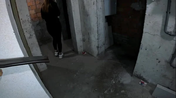 18 Year Old Girlfriend afraid to fuck in the entrance and was fucked in the basement of the house