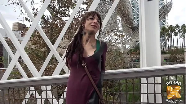 Elea, 27ans, a besoin de se faire remplir le cul