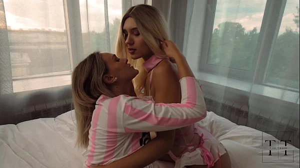 I always dreamed of licking my lesbian friend's pussy at sunset