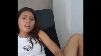 woman 18 pussy with dildo