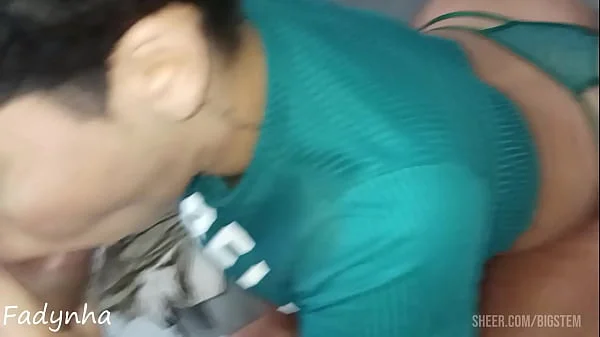 empregada vem trabalhar com vestido curto (sapatona gosta de pica)