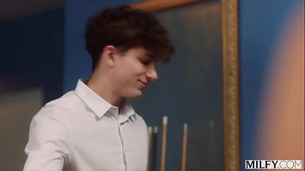 MILFY Sexy Hustler Venus Schools Young Man At Oral Sex