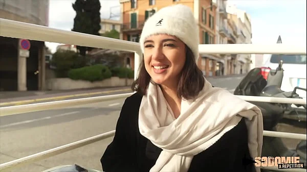 Lena, une jeune coquine qui en veut toujours plus