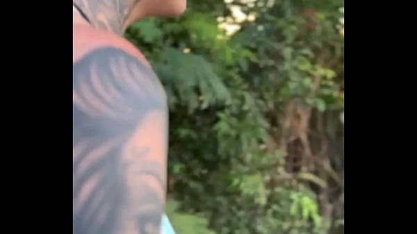 Vi uma Prostituta fazendo ponto na rua pedi pra ela fazer um boquete ela cobro 10$ ela quis me levar pro beco ! (Público)