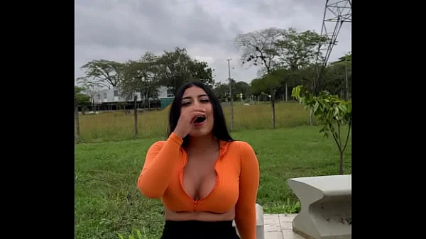 Reencuentro con Thalía termina en una rica follada hardcore en público con semen en su boca