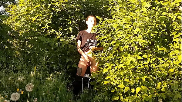 Risky public female masturbation in nature - Girls fly orgasm