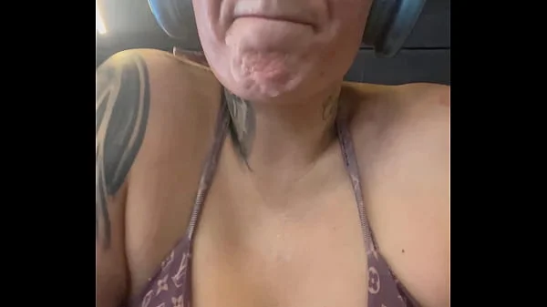 Achei uma academia de frete pra praia de Copacabana! Fiquei toda molhada e suada só de biquíni treinando gostoso qui delícia louca de tesão !