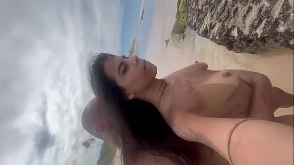 Fiz uma orgia na praia de nudismo com minhas amigas gostosas e ainda gravei