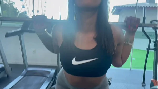 ELA SEDUZIU O PERSONAL E CHAMOU ELE PRA COMER SUA BUCETA NO AP