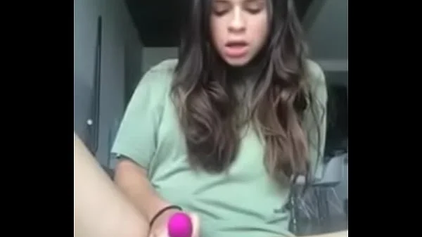 Linda MILF masturbándose