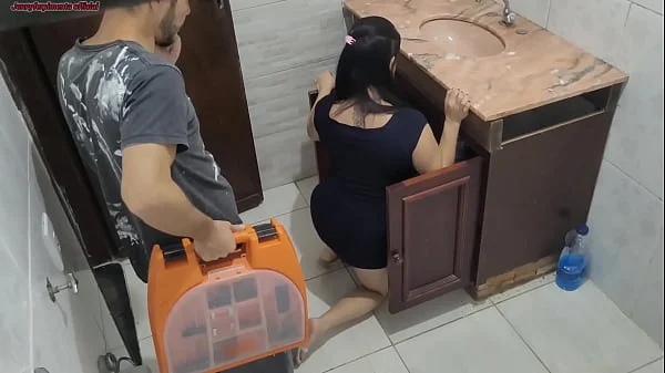 confiei na minha esposa para receber o encanador, olha o absurdo que ela faz com ele