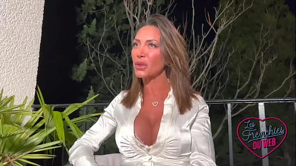 Vittoria, brunette aux gros seins qui adore le sexe