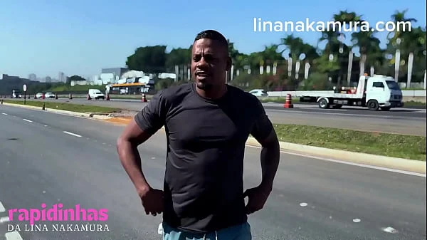 Comi a passageira gostosa casada no carro no meio da estrada