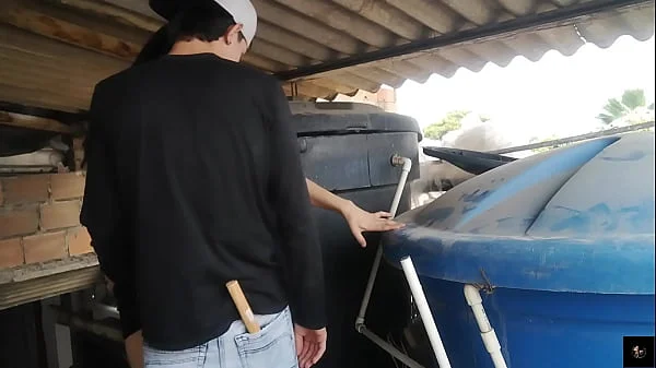 Plomero se folla a la puta de su HIJASTRA CUANDO SALE DE LA CASA (parte 1)