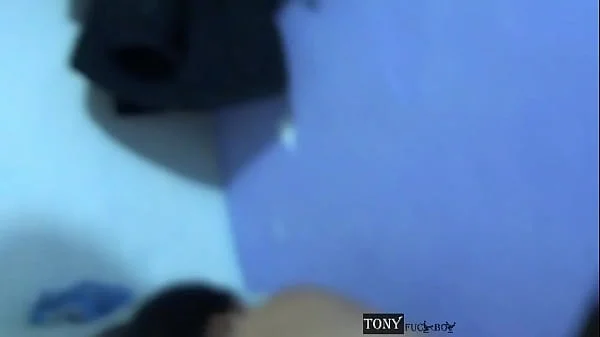 Fuí a vicitar a mi novia y no estaba pero encontré a mi suegra desnuda tomando una siesta, hacía mucha calor, Decidi grabarla pero no me aguanté las ganas y me la cogí, para cuando despertó ya se la ha