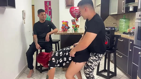 No Me Gusta que mi Novia Traiga a su Mejor Amigo a nuestra Fiesta porque Cuando Baila Regueton el le Frota la Polla en su Culo y a ella le gusta NTR Netorare