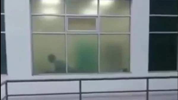 Por eso se tardaba tanto en atenderme en el IMMS, el doctor me chupa las tetas/ Daniela/ Hyperversos