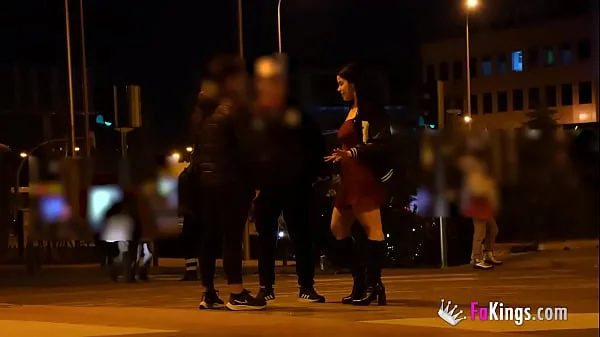 Teasing random guys at the streets? Cuban hottie Amanda Luxor definitely has no limits!!