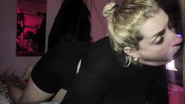 Me atragantó con la verga de mi vecino en cuatro