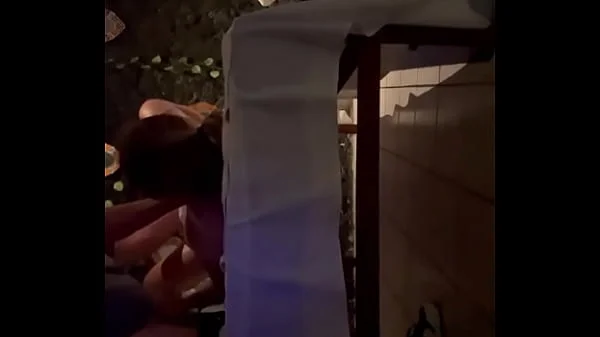 Masajista se aprovecha de rubia. Cámara escondida.