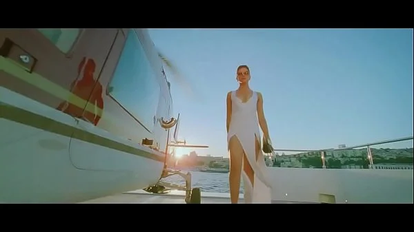 Kareena Deepika other heroine expressions