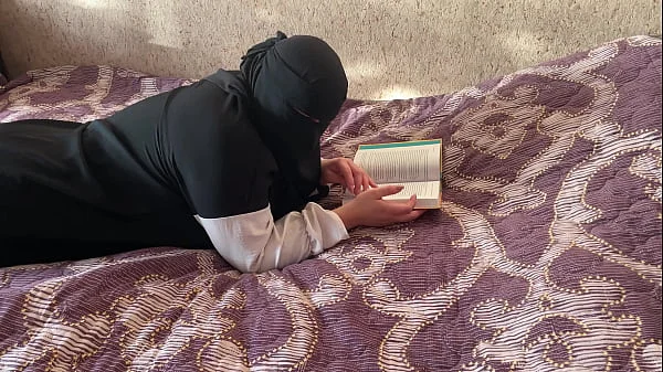 Syrian milf in hijab gets a load of cum in her pussy