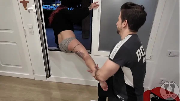 4K I CAUGHT A GIRL BURGLAR TRY TO ESCAPE FIGHTING WITH KICKS