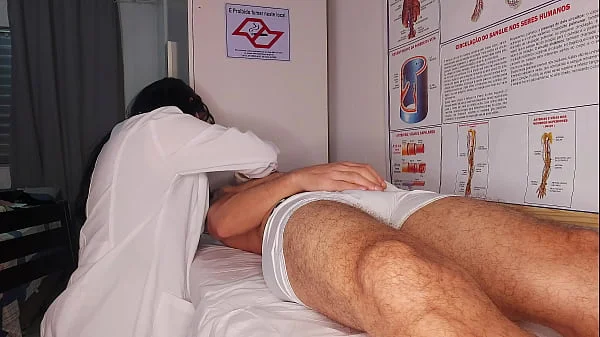 Enfermeira e estética observa ereção do paciente!