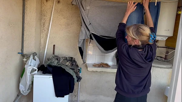 ACCIDENTAL HOMEMADE SEX WITH THE NEIGHBOUR - CUM IN MY MOUTH - BLOWJOB IN THE LAUNDRY ROOM