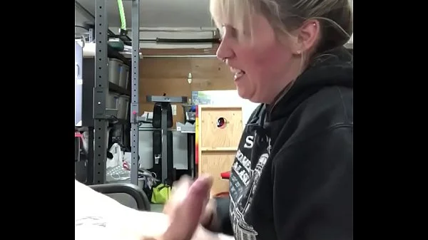 Fucking my thick hairdresser, mase619 gives a tip!