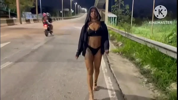 CASADA TRANSANDO EM PLENA VIA PUBLICA VIA LIGHT AO VIVO