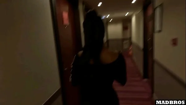 A Super Hot Italian Girl Just Met Gets Fucked And Squirts Everywhere In Anal !!!!