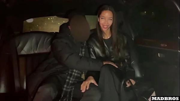 A Beautiful Daddy’s Girl Fucked In A Limo For Fun While Talking On The Phone !!!