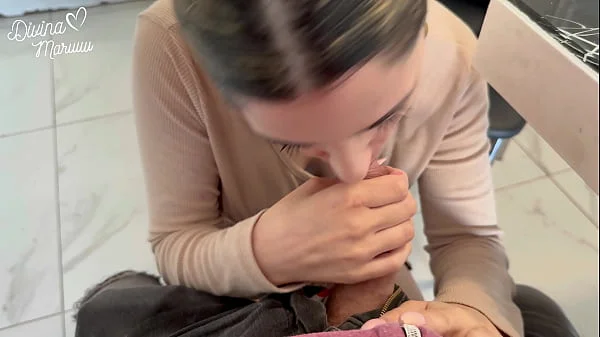 Mi Vecino me pide Azucar y Termino con su polla en mi CULO y su Semen en mi BOCA y OJO