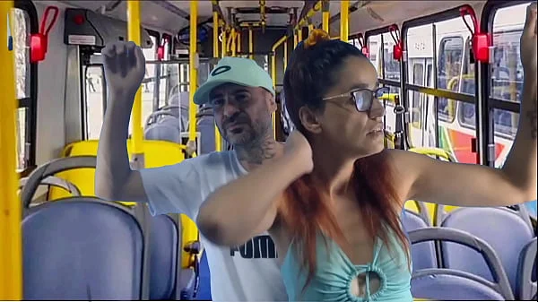 Jovem estudante encoxada e fodida no ônibus em público!
