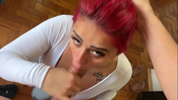 DEPOIS DO BANHO, MILF RUIVA RECEBE CREME NO ROSTO E SAI PRA CORRER TODA GOZADA!