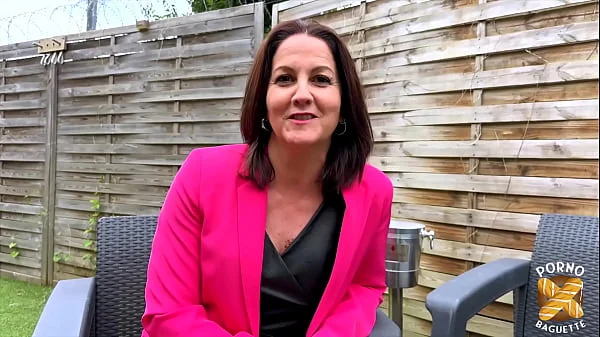 Ellie, milf coquine, encaisse une bite
