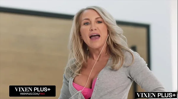 VIXENPLUS Voluptuous Mom Heidi Fucks Stud