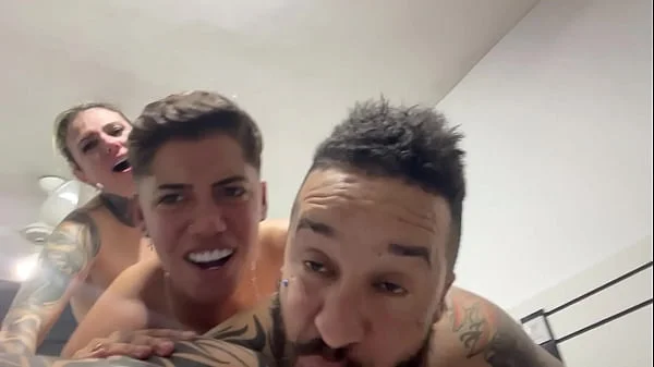 Aquele sexo gostoso sentindo a socada ate o fim no cu e na buceta no pelo ate gozar juntos !