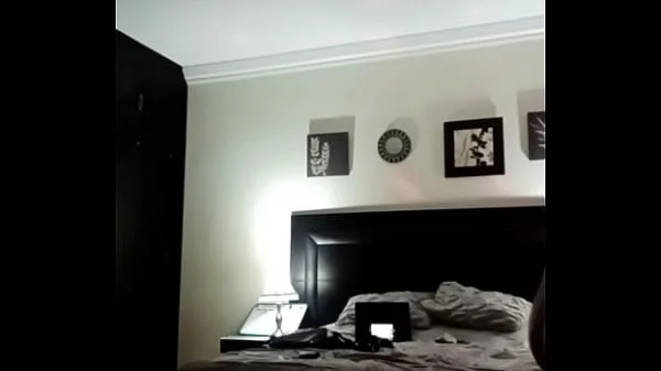 Perra infiel cogiendo en Hotel es descubrida por el Novio