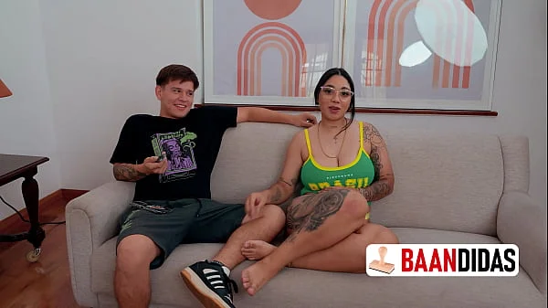 mi hemanastra tetona es infiel